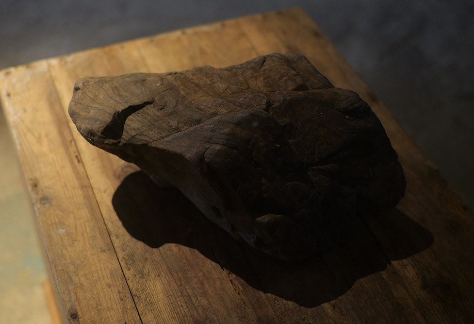 ヒゲケイジ keiji hige 中には何が入って いるでしょうか? What do you think is in this box ?